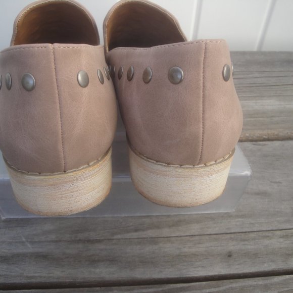 Mi.iM Faux Leather Metallic Studded Slip-On Loafers Tan Or Beige Size 8.5 - Picture 3 of 10